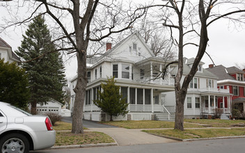 1047 Waverly Pl in Schenectady, NY - Building Photo - Building Photo