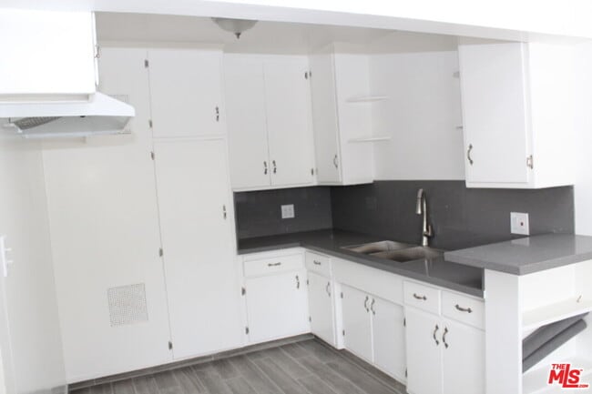182 W Elmwood Ave in Burbank, CA - Building Photo - Building Photo
