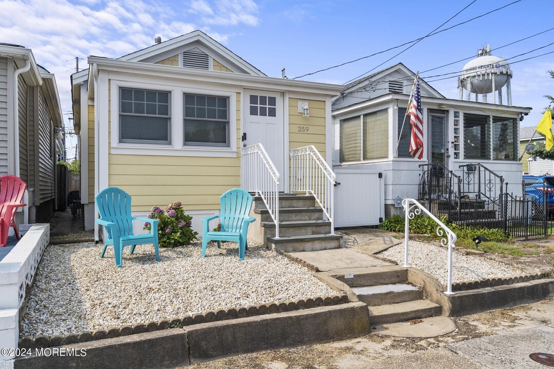 259 Sheridan Ave in Seaside Heights, NJ - Foto de edificio