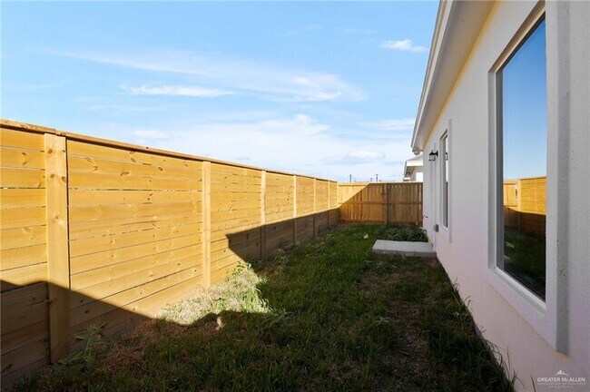 18 Whetstone Ave-Unit -4 in McAllen, TX - Building Photo - Building Photo