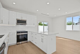 12003 Cantara St in Los Angeles, CA - Building Photo - Building Photo