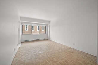 500 Des Pins Av O in Montréal, QC - Building Photo - Building Photo