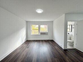 5647 N Ashland Ave, Unit S in Chicago, IL - Building Photo - Building Photo
