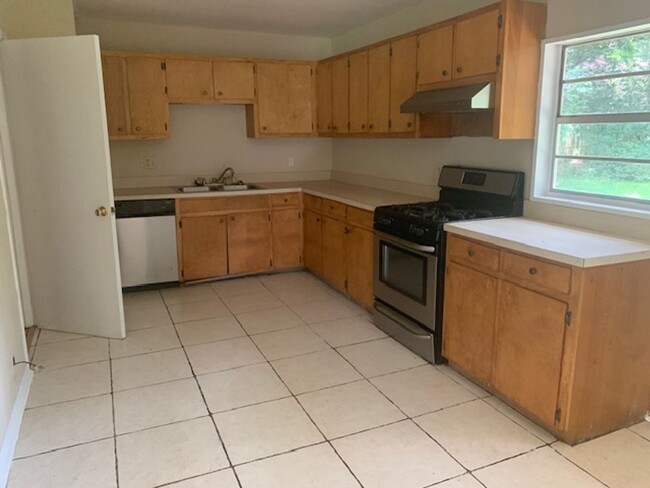 609 Wesley Ln E in Mobile, AL - Foto de edificio - Building Photo