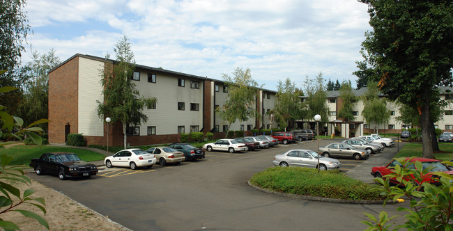 Holly Tree Village in Beaverton, OR - Building Photo - Building Photo