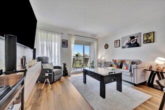 2506 N Rocky Point Dr in Tampa, FL - Building Photo - Building Photo
