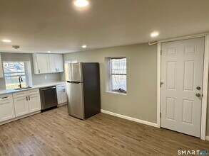 205 Shaw St in New London, CT - Building Photo - Building Photo