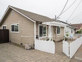 557 Robinson St in Monterey, CA - Building Photo