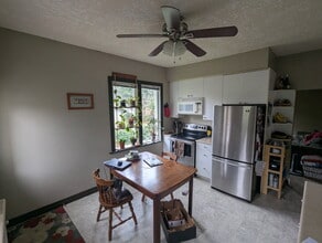 4012 Grange Rd in Victoria, BC - Building Photo - Building Photo