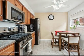 161 Village Ct in Des Plaines, IL - Building Photo - Building Photo