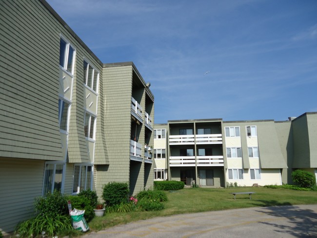 Hyannis House Apartments in Hyannis, MA - Building Photo - Building Photo