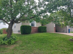 428 W White Ash Rd in Nixa, MO - Building Photo - Building Photo
