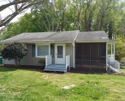 414 E Peachtree Dr in High Point, NC - Building Photo