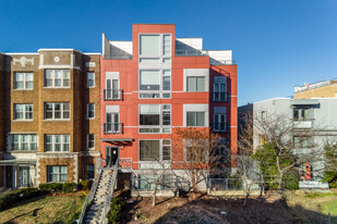 Victoria in Washington, DC - Foto de edificio - Building Photo