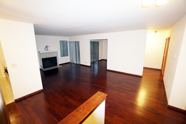 6237 Trinity Dr in Lisle, IL - Foto de edificio - Building Photo