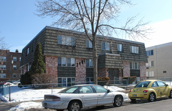 2401 Garfield Ave S in Minneapolis, MN - Building Photo - Building Photo