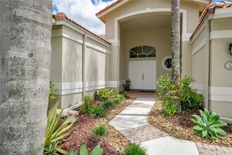 431 Stonemont Dr in Weston, FL - Building Photo - Building Photo