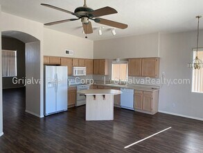 1342 W Hopbush Way in Tucson, AZ - Building Photo - Building Photo