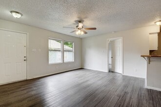 5303 Spring Meadow Rd, Unit A in Austin, TX - Building Photo - Building Photo