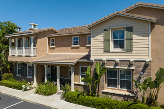 Adelina in Fontana, CA - Foto de edificio - Building Photo