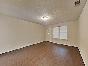 718 E Kirnwood Dr in Dallas, TX - Building Photo - Building Photo