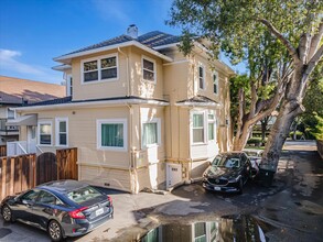 827 University Ave in Palo Alto, CA - Foto de edificio - Building Photo