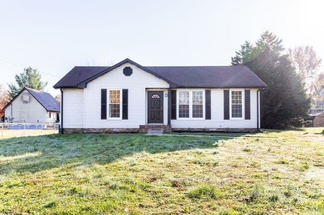 553 Lorie Ln in Clarksville, TN - Foto de edificio - Building Photo