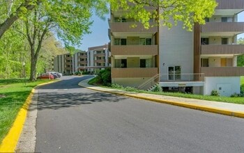 7505 Democracy Blvd, Unit 114 in Bethesda, MD - Building Photo - Building Photo