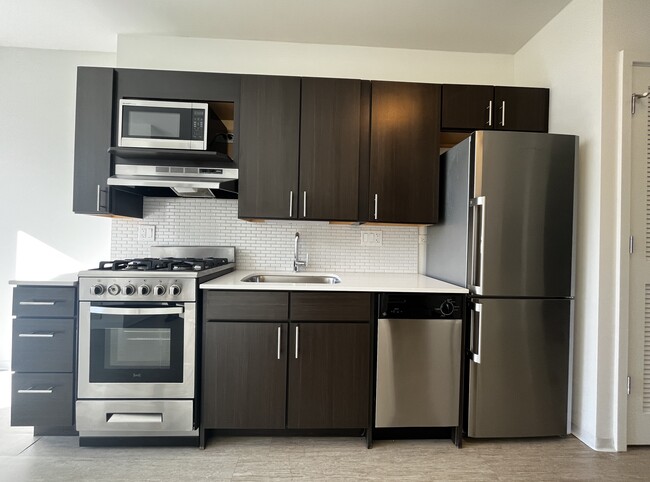 property at 733 N Wells St