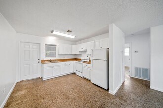 4117 18th Pl in Vero Beach, FL - Building Photo - Building Photo