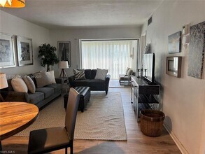 1900 Alamanda Dr in Naples, FL - Building Photo - Building Photo