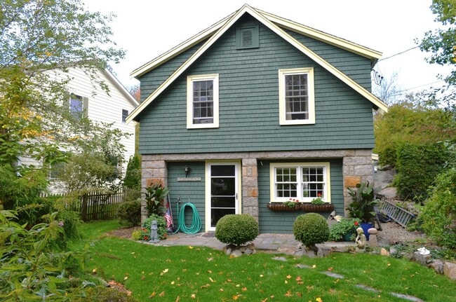 property at 1 B Pigeon Hill Ct