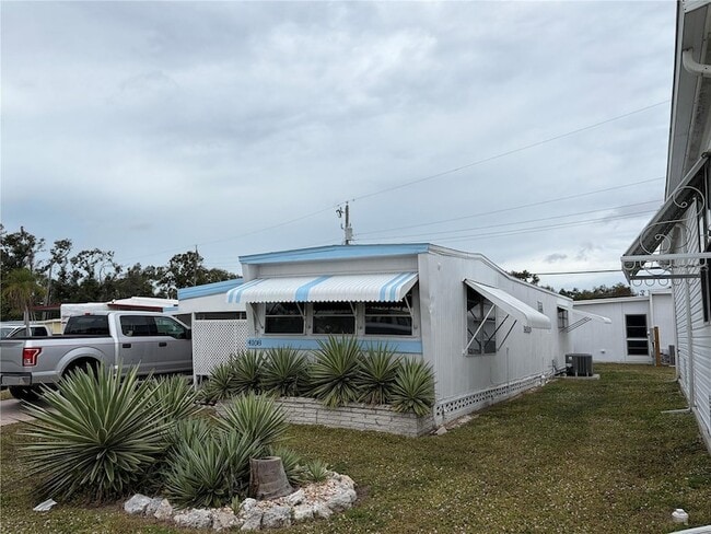 4108 10th St Ct E in Ellenton, FL - Foto de edificio - Building Photo