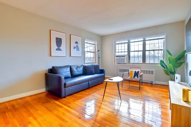 property at 1420 W Abingdon Dr