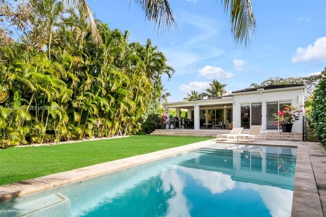 540 SW 27th Rd in Miami, FL - Building Photo - Building Photo