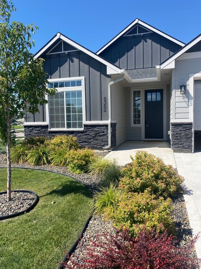 8382 E Twin Eagles St in Nampa, ID - Building Photo - Building Photo