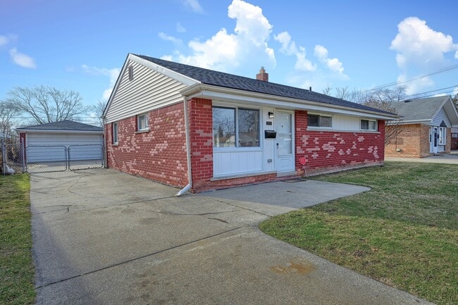 11134 Superior Ave in Warren, MI - Building Photo - Building Photo