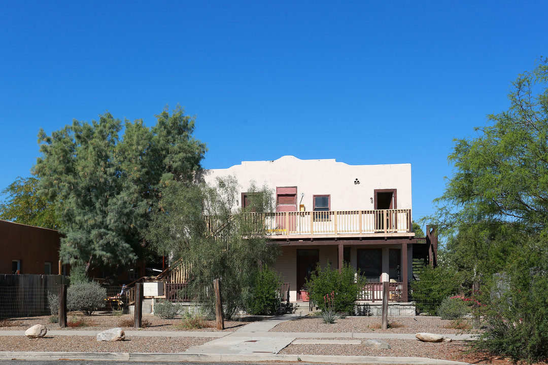 Blue Star Apartments in Tucson, AZ - Building Photo