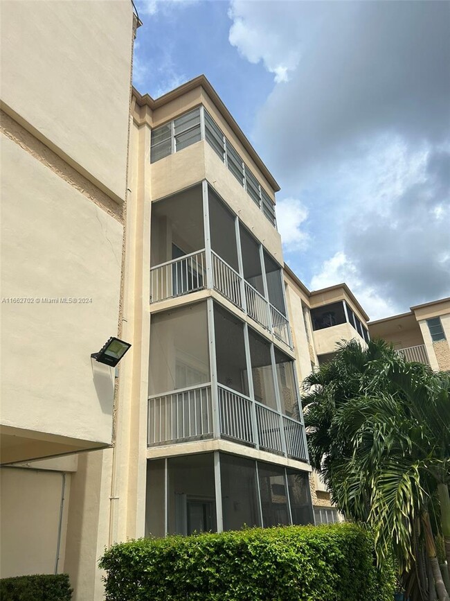 9159 SW 77th Ave in Miami, FL - Building Photo - Building Photo