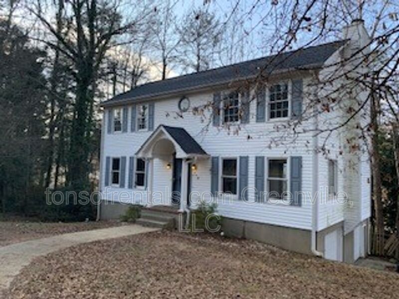 710 Stallings Rd in Taylors, SC - Building Photo