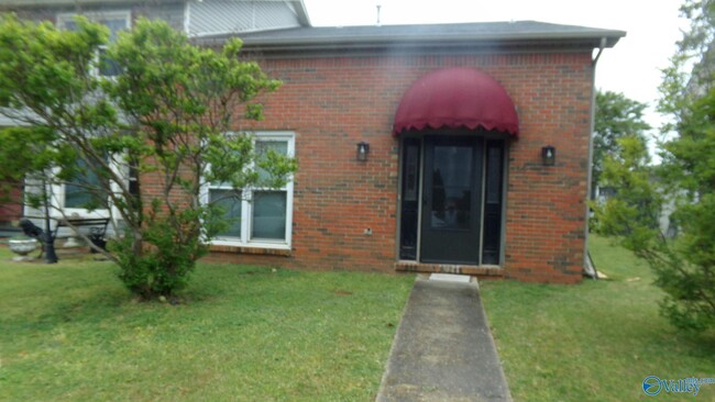 property at 35 Harborview Ct NE