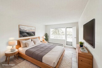 Edmonton Trail Apartments in Calgary, AB - Building Photo - Building Photo