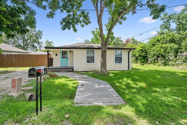 property at 602 S 3rd St