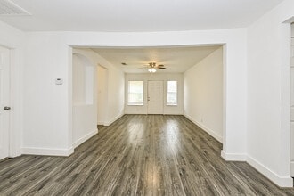 715 Wafer St in Pasadena, TX - Building Photo - Building Photo