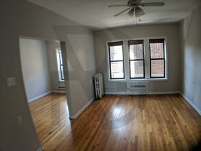736 W Addison St, Unit 744-3S in Chicago, IL - Building Photo - Building Photo