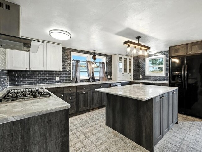 2402 W 17th St in Pueblo, CO - Building Photo - Building Photo