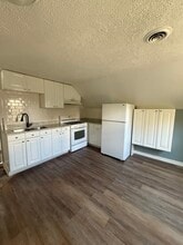 825 Grand Ave, Unit Upper in Racine, WI - Building Photo - Building Photo