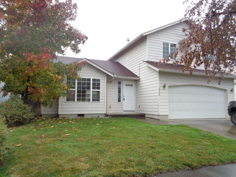 2986 S 12th St in Lebanon, OR - Building Photo