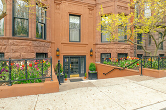 239 Commonwealth Ave in Boston, MA - Foto de edificio - Building Photo