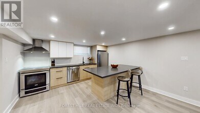 41 Lesmar Dr in Toronto, ON - Building Photo - Building Photo